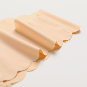 Culottes string invisibles taille basse en soie glacée sans couture pour femmes, bord festonné, confortables, non apparentes, lingerie OEM en gros - Product Image 5