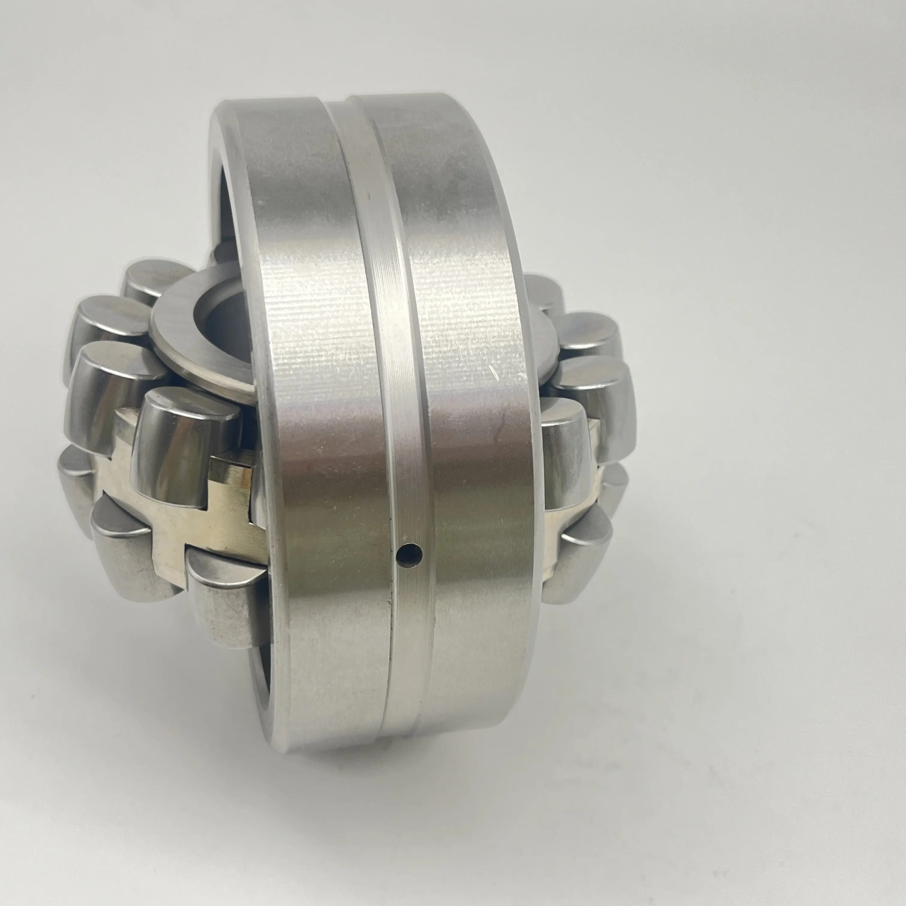 Manufacture of 420 stainless steel spherical roller bearing SS22205