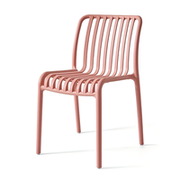 Chaise de salle à manger empilable en plastique moderne et contemporaine pour restaurants et appartements (vente en gros)