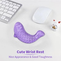 Tapis de souris en gel transparent en forme de poisson de dessin animé Kawaii avec repose-poignet résistant à l'eau pour le jeu, la maison et le bureau