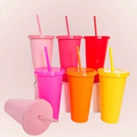 Gobelet en plastique réutilisable de couleur unie de 710ml avec paille et couvercle Bouteille d'eau de 24oz pour les fêtes d'anniversaire Tasse de faveur de couleur unie