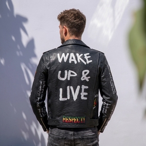 <span class=keywords><strong>Veste</strong></span> de moto <span class=keywords><strong>en</strong></span> similicuir pour homme, personnalisée <span class=keywords><strong>en</strong></span> usine, avec broderie et impression OEM, <span class=keywords><strong>veste</strong></span> de motard <span class=keywords><strong>en</strong></span> cuir PU pour homme - Product Image 2