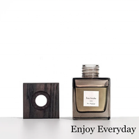 Bouteille de luxe transparente grise 50ml 100ml 150ml 200ml carré diffuseur d'huile essentielle avec bouchon en bois à vis