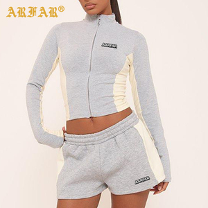 Tuta Sportiva Personalizzata <span class=keywords><strong>da</strong></span> <span class=keywords><strong>Donna</strong></span>, Set 2 Pezzi, Top Corto con Zip e Collo Alto, Pantaloncini, Completo Autunnale per <span class=keywords><strong>Donna</strong></span> - Product Image 1