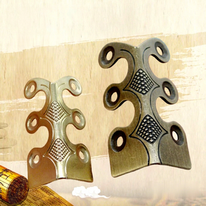 Yiguxing Nouveau Protecteur d'Angle en Cuivre Poli Chinois, Quincaillerie de Meuble, Cache-Angle Décoratif Sculpté, Nouveau Design - Product Image 1