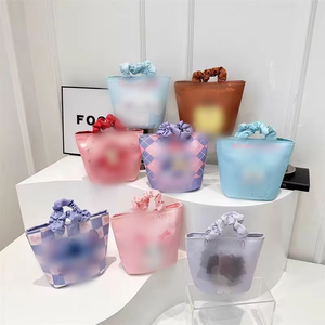 Commercio all'ingrosso stile coreano simpatico cartone animato cagnolino orso fragola borsa a mano più colori macchina artiglio opzionale regalo - Product Image 1