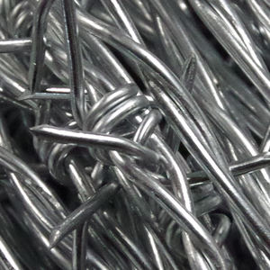 Alambre de púas galvanizado de fábrica de Venta caliente <span class=keywords><strong>para</strong></span> agricultura y cría 25KG/rollo de alambre de hierro seguro <span class=keywords><strong>para</strong></span> prisiones - Product Image 4