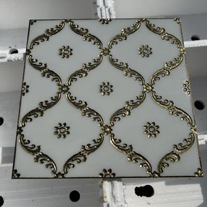 Azulejos <span class=keywords><strong>de</strong></span> Porcelana Esmaltada Dorada <span class=keywords><strong>de</strong></span> Gran Diseño Comercial Golden Ceramics con Franja Dorada <span class=keywords><strong>para</strong></span> Baño, Sala <span class=keywords><strong>de</strong></span> Estar, <span class=keywords><strong>Pared</strong></span> y Piso - Product Image 1