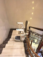 Monte-escalier ou fauteuil monte-escalier avec un design compact et pliable pour les espaces restreints