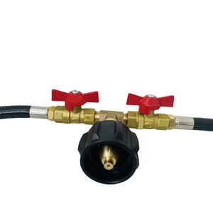 Tuyau de gaz propane QCC 1/4 po à double sortie pour usage extérieur avec raccords en laiton et vannes rouges - Product Image 4