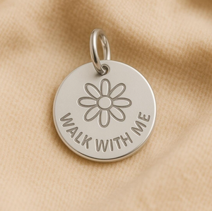 Colgante con Grabado de Flor y Dije de Margarita 'Walk With Me' para Collar y Pulsera para Niñas y Mujeres, Joyería Chapada en Oro al por Mayor, Sin Óxido - Product Image 2