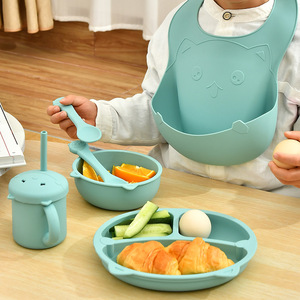 Vente chaude tendance produit nouveauté aspiration <span class=keywords><strong>Silicone</strong></span> bébé assiette <span class=keywords><strong>Table</strong></span> à manger tapis enfant couverts <span class=keywords><strong>Silicone</strong></span> bébé bavoir ensemble d'alimentation - Product Image 5