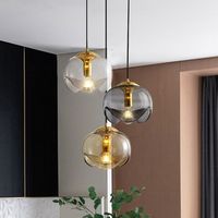 Lampe suspendue en verre de style Bauhaus nordique moderne minimaliste du milieu du siècle, design inspiré par les designers, avec éclairage LED