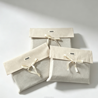 Sac en coton pour emballage de chaussures, impression de logo personnalisée, fermeture à rabat naturel, attache en ruban, vente en gros, approvisionnement en vrac, réutilisable