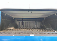 Couverture de benne rigide pliable en trois parties pour pick-up 2016+ à profil bas, installation par clips en PVC