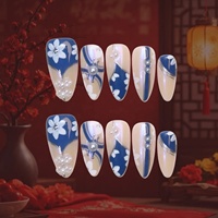 Nouvelles Faux Ongles Stiletto Chinois Bleu et Blanc en Acrylique, Contraste Bleu-Blanc, Peints à la Main, Fleurs Blanches, Perles, Bordure Argentée