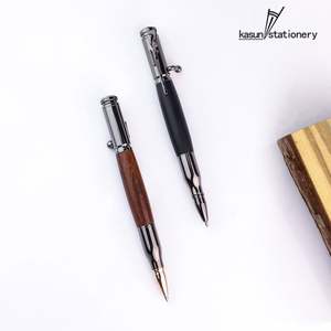 Pistola de Juguete Novedosa, Bolígrafo Táctico de Goma |   Bolígrafo de madera con punta de metal y mecanismo de acción de perno - Product Image 4