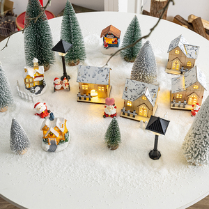 Ensemble <span class=keywords><strong>de</strong></span> maisons <span class=keywords><strong>de</strong></span> Noël en bois éclairées par LED, mini-scène <span class=keywords><strong>de</strong></span> maison <span class=keywords><strong>de</strong></span> neige avec Père Noël pour la décoration <span class=keywords><strong>de</strong></span> la maison - Product Image 3