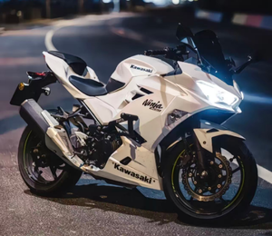 Motocyclette de course Kawasaki Ninja d'occasion, moto double cylindre 250cc à essence, moto de rue - Product Image 2