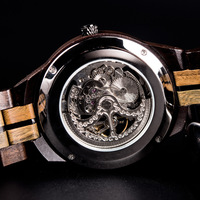 Montre mécanique légère en acier inoxydable et bambou pour homme et femme, avec design rétro ajouré et lumineux