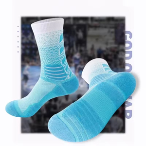 Chaussettes de basketball montantes haut de gamme à dégradé, tricotées, épaissies pour l'été, professionnelles pour la compétition, pratiques et de haute qualité, en gros - Product Image 3