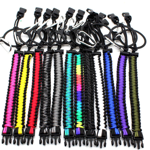 Lanières <span class=keywords><strong>de</strong></span> bouteille d'eau à séchage rapide <span class=keywords><strong>de</strong></span> style sportif <span class=keywords><strong>de</strong></span> haute qualité 12-64 oz mousqueton en aluminium Paracord tissé à la main corde suspendue à séchage rapide - Product Image 5