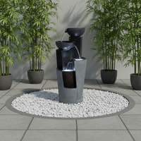 4-stufiger handgefertigter Solar-Gartenbrunnen aus Kunstharz mit Kaskaden-Wasserfall-Dekor und LED-Beleuchtung