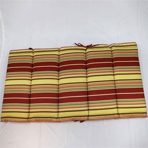 Cojín de silla de relajación suave duradero portátil con rayas rojas y verdes de estilo moderno para uso en exteriores - Product Image 2