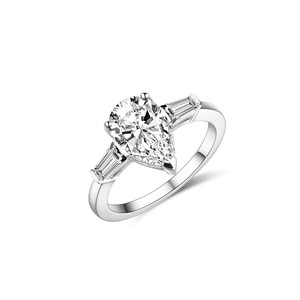 Bestseller: S925 Silber Dreisteiniger Tropfenförmiger 2-Karat Moissanit-Ring für Damen, Nischenprodukt, Hochwertig, Luxuriös, Birnenförmig - Product Image 1