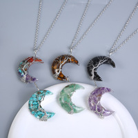 Collier pendentif tendance très prisé, style américain, avec pendentif lune en cristal multicolore et arbre de vie enroulé de fil
