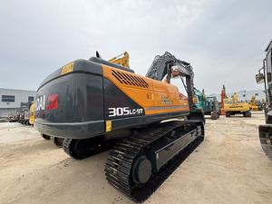Excavatrice sur chenilles HYUNDAI 305LC-9T d'occasion, bien entretenue, entièrement fonctionnelle, excellent choix pour la construction urbaine et les travaux de terrassement - Product Image 2