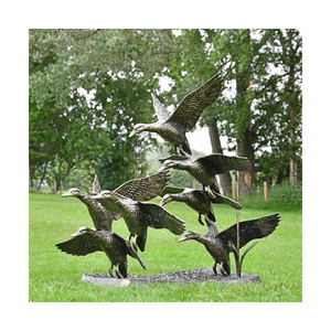 आउटडोर सजावट हाथ से नक्काशीदार जीवन आकार धातु कांस्य उड़ने वाली बतख मूर्ति - Product Image 6