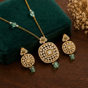 Conjunto de Collar y Pendientes Étnicos de Plata 925 con Piedras Verdes y Cuentas Blancas, Joyería Nupcial Tradicional India - Product Image 5