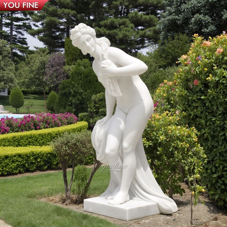 恥ずかしがり屋の裸のヨン女性有名なギリシャの彫刻金星風呂の像