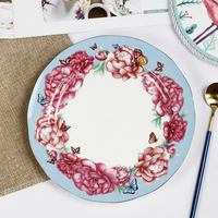 Fabrication professionnelle Prix promotionnel Service à thé européen de l'après-midi Assiette en céramique de porcelaine osseuse au design traditionnel