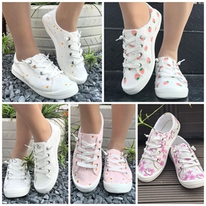 Nuove Scarpe da Donna in Tela Primavera 2026, Eleganti e Dolci, con Stampa Floreale e Fragole, Allacciate, Casual e Comode per Camminare - Product Image 2