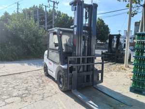 Chariot élévateur TCM 5 T d'occasion Moteur diesel à mât 3 étages de 5 tonnes, faible durée, hauteur de levage de 4000mm, bien entretenu, prêt à fonctionner - Product Image 3