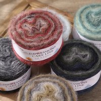 Fil arc-en-ciel tissé à la main en soie et en laine pour pulls, écharpes, pinces à cheveux et poupées