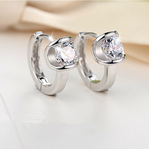 Orecchini a Clip Classici da Donna con Zirconi, Eleganti, Minimalisti, Versatili, Stile Europeo, Gioielli all'Ingrosso - Product Image 1
