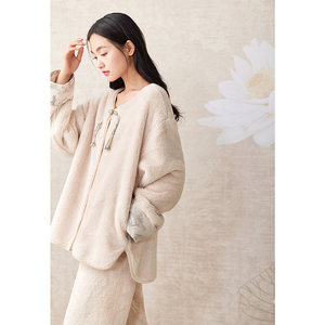 Set <span class=keywords><strong>Pigiama</strong></span> in Pile Beige di Alta Qualità per Donna - Morbido, Traspirante <span class=keywords><strong>con</strong></span> Eleganti <span class=keywords><strong>Polsini</strong></span> e Dettaglio Coulisse per il Relax Invernale - Product Image 2