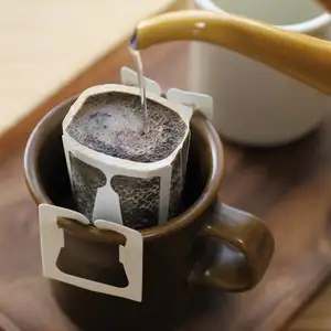 Penyaring kopi tetes tas kosong dan Penyaring kopi tetes dari Jepang
