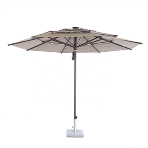 Parasol <span class=keywords><strong>de</strong></span> jardin extérieur <span class=keywords><strong>haut</strong></span> <span class=keywords><strong>de</strong></span> <span class=keywords><strong>gamme</strong></span> sur mesure pour hôtel, grand parasol <span class=keywords><strong>de</strong></span> jardin avec manivelle, trois couches avec lumière LED - Product Image 1