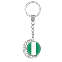 Porte-clés pivotant personnalisé en forme de croissant de lune, en alliage ajouré avec cabochon en verre rotatif affichant le drapeau de Montserrat