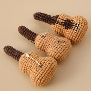 Broche de Guitarra Tejido a Crochet, Estilo Rock, Accesorio Decorativo para Chaquetas Vaqueras de Hombre, Regalo de Lana para Hermano Menor - Product Image 2