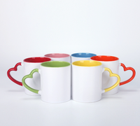 Mango de color en forma de corazón, venta al por mayor, impresión de transferencia de calor, Taza de cerámica en blanco, revestimiento de regalo creativo, tazas blancas