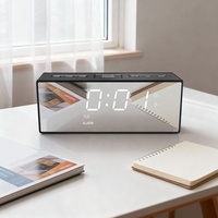 Jam Alarm Digital LED Multifungsi Desain Cermin Bertenaga Baterai Pengisian Daya USB Jam Bangun Tidur Kesederhanaan Modern Kamar Tidur Kantor