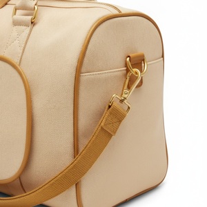 กระเป๋าผ้าแคนวาสสำหรับเล่นพิคเคิลบอล Heritage รุ่น Weekend Duffel ใส่ไม้พายได้ 3 อัน รับน้ำหนักได้มาก พร้อมโลโก้สั่งทำได้ ขายส่ง กระเป๋าสำหรับกีฬาเทนนิสและพาเดล - Product Image 4