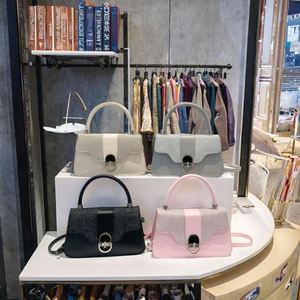 Sac à main bandoulière mini en silicone de haute qualité, mignon et adorable pour filles et enfants, couleur bonbon, trousse de - Product Image 3