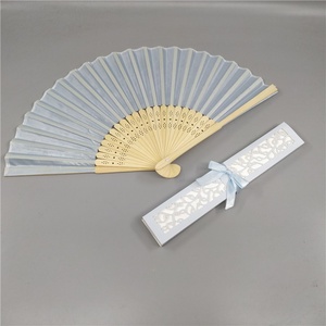 Elegante Ventaglio da Sposa Femminile 21CM con Manico in Bambù, Stampa su Seta Bianca, Design a Scatola Cava per Feste Nuziali - Product Image 4