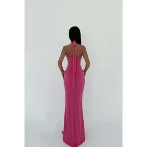 Robe longue trapèze en satin ODM Fuchsia Bellis, col rond, taille empire, avec broderies et sequins scintillants au crochet, longueur ras du sol, taille XL, pour mariage - Product Image 1